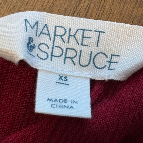 Maroon tank top - Picture 3 of 3